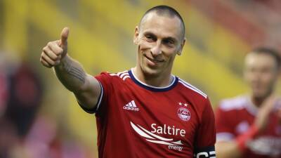 Scott Brown leaves Aberdeen to ‘focus on his coaching development’