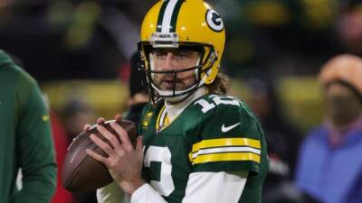 Aaron Rodgers to remain with Green Bay Packers into 18th season