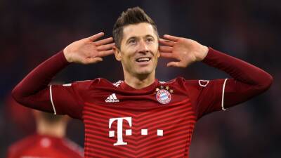 Lewandowski hits fastest hat-trick as Bayern crush Salzburg