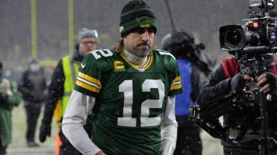 Aaron Rodgers: Yes, I'll be staying with Packers. No, it's not a record deal