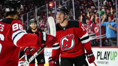 Devils score five straight goals to beat Avalanche
