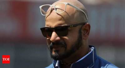 High time we stopped criminalising bowlers in the name of Spirit of Cricket: Kartik on new 'Mankading' rule - timesofindia.indiatimes.com