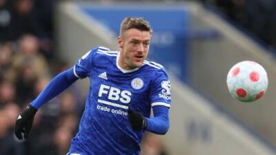 Leicester's Vardy ruled out for few weeks with knee injury