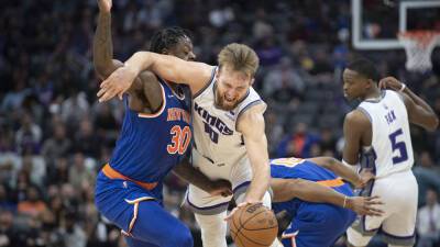 Kings' Sabonis suspended 1 game for making contact with ref