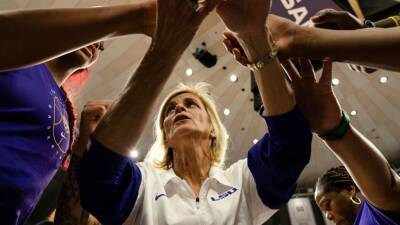 Dawn Staley - Kim Mulkey - LSU's Kim Mulkey wins Associated Press Coach of the Year for third time - espn.com - Georgia - state South Carolina - state Ohio -  Minneapolis
