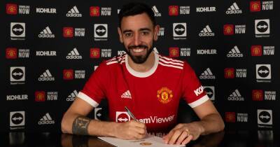 Bruno Fernandes signs new Manchester United contract