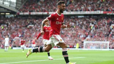 Bruno Fernandes extends Manchester United contract until 2026
