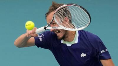 Daniil Medvedev misses chance to return to world number one with Miami Open loss