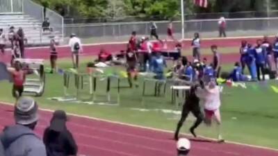 Es el vídeo del día en EEUU: un atleta deja KO a su rival de un puñetazo en plena carrera - en.as.com - Madrid