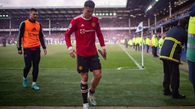 Cristiano Ronaldo sorry for 'outburst' after Manchester United's loss at Everton