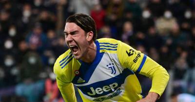 Soccer-Vlahovic pounces to earn Juventus comeback win at Cagliari