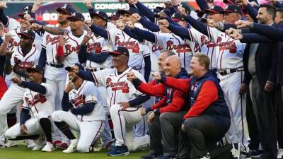 Brian Snitker - Atlanta Braves receive World Series rings featuring 18.71-karat white gold, 755 diamonds, and yes, pearls - espn.com -  Atlanta -  Houston