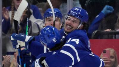 Maple Leafs clinch playoffs after victory over Canadiens