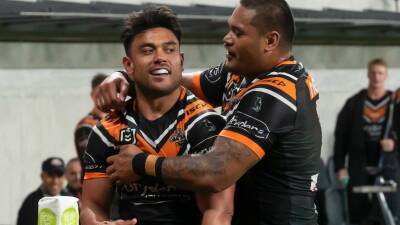 NRL ScoreCentre: Sharks vs Tigers, Bulldogs vs Panthers, live scores, stats and results