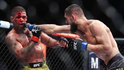 UFC 273 -- Khamzat Chimaev lives up to the hype in a new -- and thrilling -- way by defeating Gilbert Burns