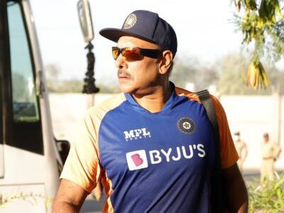 "Surya Namaskar": Ravi Shastri Hails Mumbai Indians Star Batter After Splendid Performance vs Royal Challengers Bangalore In IPL 2022