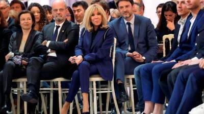 Emmanuel Macron - Marine Le-Pen - Quién es Brigitte Macron, la mujer de Emmanuel Macron - Tikitakas - en.as.com - county St. Louis