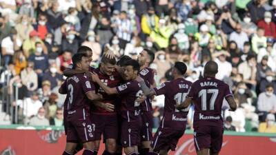El Elche - Elche 1 - 2 Real Sociedad: resumen, goles y resultado - en.as.com - Victoria