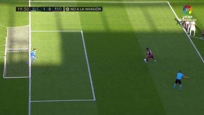 El gol anulado a Isak por paradinha ilegal: vea su invento - en.as.com - Madrid