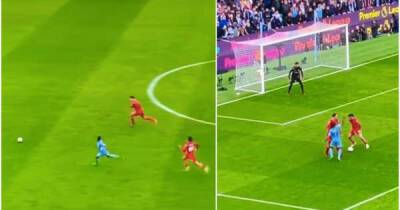 Kevin De-Bruyne - Gabriel Jesus - Virgil Van-Dijk - Riyad Mahrez - Diogo Jota - Virgil van Dijk is so good he made Raheem Sterling 'forget how to play football' in 1v1 - msn.com - Manchester