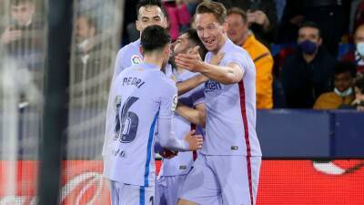 Luuk De Jong heads late winner as Barcelona edge to victory against Levante