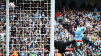 Manchester City and Liverpool draw 2-2, leaving Premier League title up for grabs with seven games left