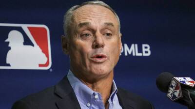 Rob Manfred - Rob Manfred gifts players headphones as lockout peace offering - foxnews.com - New York - county St. Louis