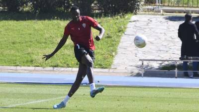 El Alcoraz - Sadiq y Yuri se miden - en.as.com