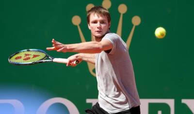 Bublik cuts short Wawrinka's return to ATP Tour after injury