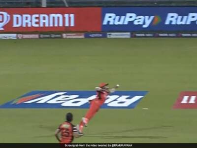 Sunrisers Hyderabad - Watch: Rahul Tripathi Takes Stunning One-Handed Diving Catch To Dismiss Shubman Gill - sports.ndtv.com - India - county Kane -  Hyderabad