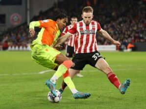 Max Lowe - Enda Stevens - Sheffield United player believes teammate could become a “top player” - msn.com -  Luton -  Stoke