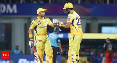 Robin Uthappa - IPL 2022: RCB concede mind-boggling 17 sixes against CSK; 56 so far in this season - timesofindia.indiatimes.com - India -  Mumbai -  Pune -  Kolkata -  Chennai -  Bangalore