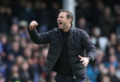 Paul Brown - Fabian Delph - Everton: £9m ‘complete disaster’ tipped to leave Goodison Park - givemesport.com - Manchester -  Man