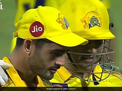 IPL 2022: MS Dhoni Consoles Youngster After Spate Of Dropped Catches, Twitter Melts - sports.ndtv.com -  Chennai -  Bangalore