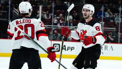 Fabian Zetterlund, Kevin Bahl score 1st NHL goals as Devils down Coyotes