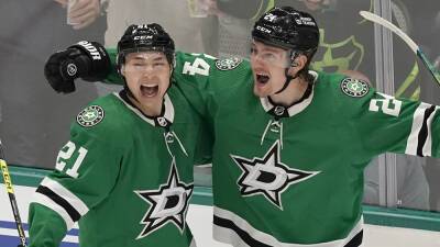Stars make Lightning wait on playoff clincher with win