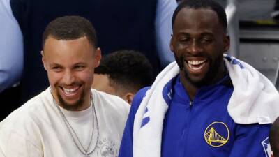 Golden State Warriors welcome Stephen Curry back to practice for first time since straining left foot