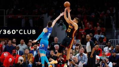 Young, Hunter lead Hawks to rout of Hornets in NBA play-in game