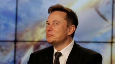 Elon Musk lanza una OPA hóstil para comprar Twitter