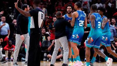 Charlotte Hornets - Miles Bridges: NBA star apologizes for hitting young fan with mouthguard - edition.cnn.com - Georgia - Washington -  Sana