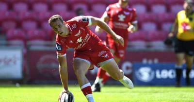 Kieran Hardy - Tomos Williams - Kieran Hardy reveals thoughts on Wales scrum-half battle, Dupont and those Mike Phillips comments - msn.com - Britain - Ireland - county Phillips - Jersey