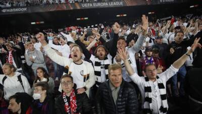 Sergio Busquets - Pritha Sarkar - Filip Kostic - Rafael Borre - Sensational Eintracht beat Barca 3-2 to reach Europa League last four - channelnewsasia.com - Germany - Spain - Serbia -  Memphis