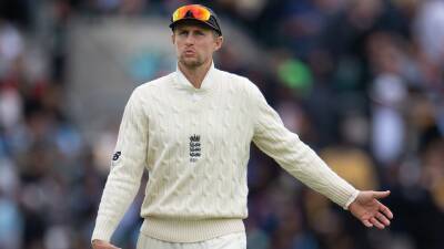 Chris Silverwood - Ashley Giles - Joe Root quits as England test cricket captain after five years - abc.net.au - Britain - Australia - India - county Cook