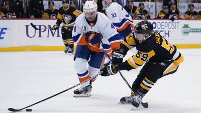Sidney Crosby, Jake Guentzel lead Penguins past Islanders, back to playoffs