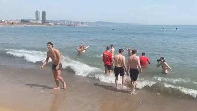 Y después de la fiesta en el Camp Nou hoy llega el baño del Eintracht en La Barceloneta - en.as.com - Madrid