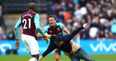When Mark Noble absolutely lost it with a West Ham pitch invader