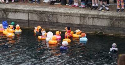Hundreds turn out as Salford Quays turned into a giant bath for huge rubber duck race - manchestereveningnews.co.uk - Manchester
