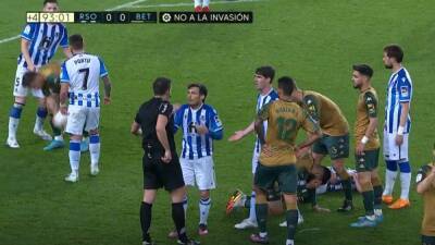 David Silva - Silva vio la roja por decirle al árbitro: "Vete a la mierda" - en.as.com - Madrid