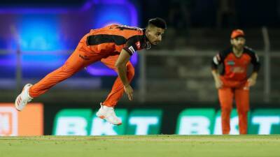 Watch: SRH Pacer's Yorker To Shreyas Iyer In IPL 2022 Has Dale Steyn Jumping Out Of His Seat