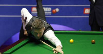 Mark Selby shakes off slow start to World Snooker Champs title defence to build lead over Jamie Jones